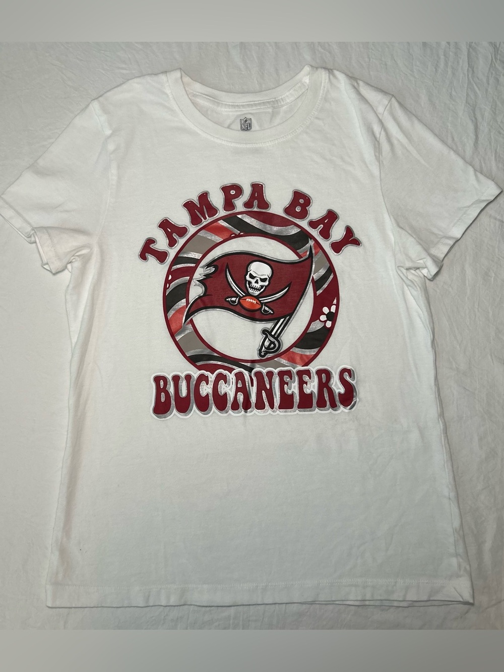 NFL Team Apparel Tampa Bay Buccaneers Youth Large 10/12 White Graphic Tee Shirt